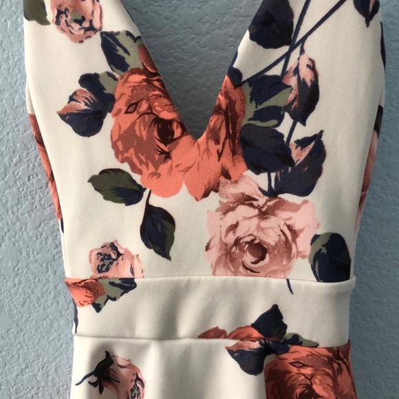 Sun dress, crosses in the back - Picture 2 of 3